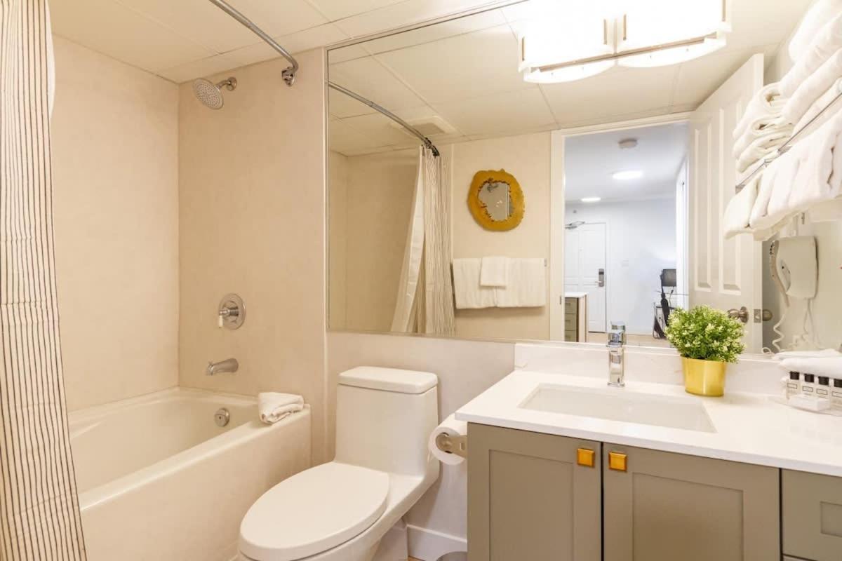 Holiday home Renovated 1bed-1bath In Village With Pool, Hot Tub, And Sauna