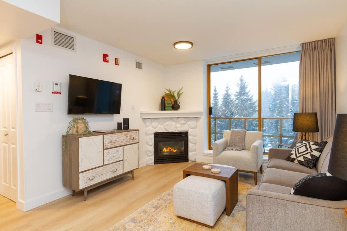 Holiday home Renovated 1bed-1bath In Village With Pool, Hot Tub, And Sauna Whistler