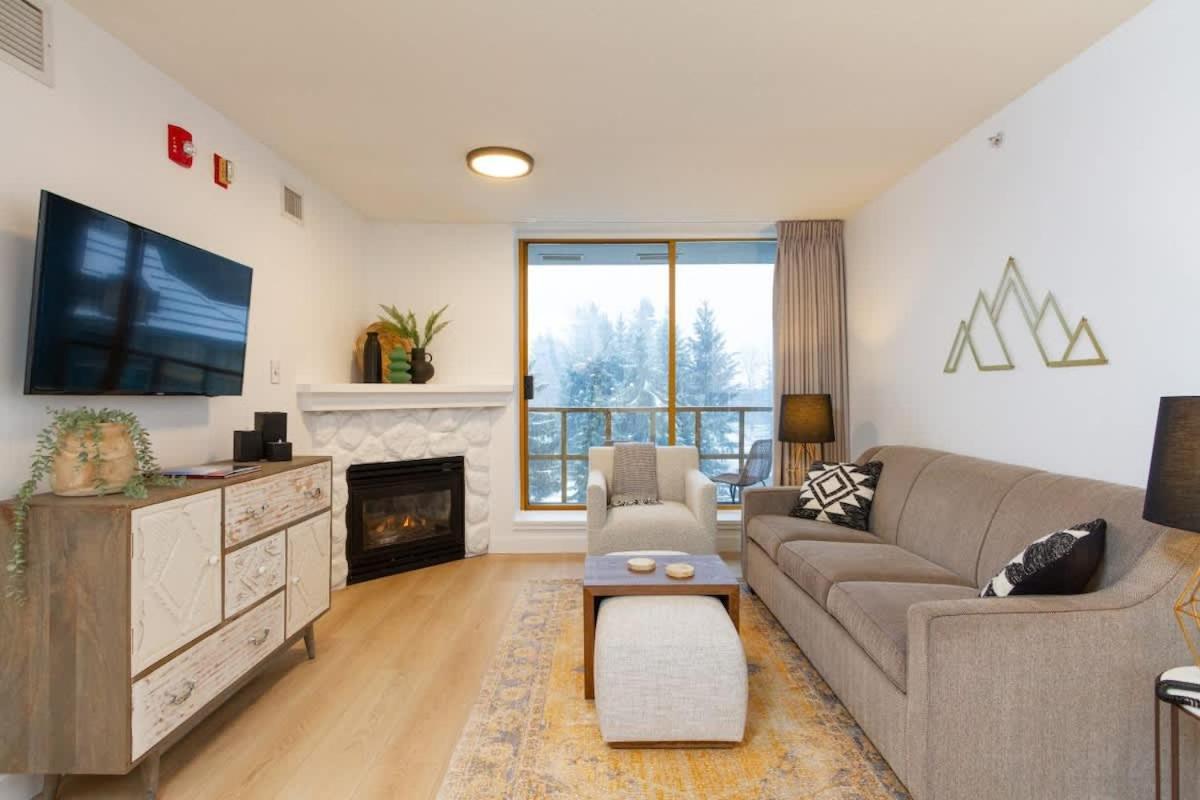 Holiday home Renovated 1bed-1bath In Village With Pool, Hot Tub, And Sauna